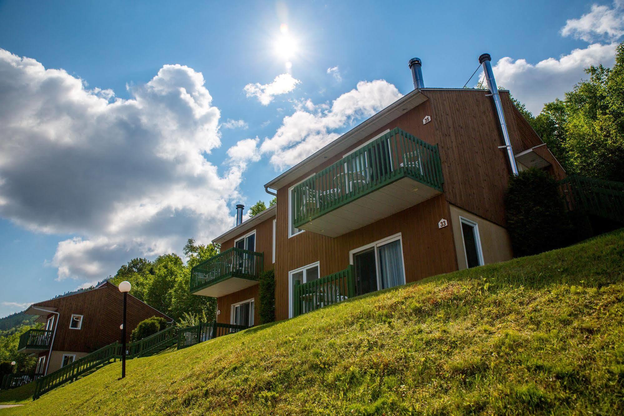 Chalets Condos Sur Le Fjord L'Anse-Saint-Jean Ngoại thất bức ảnh