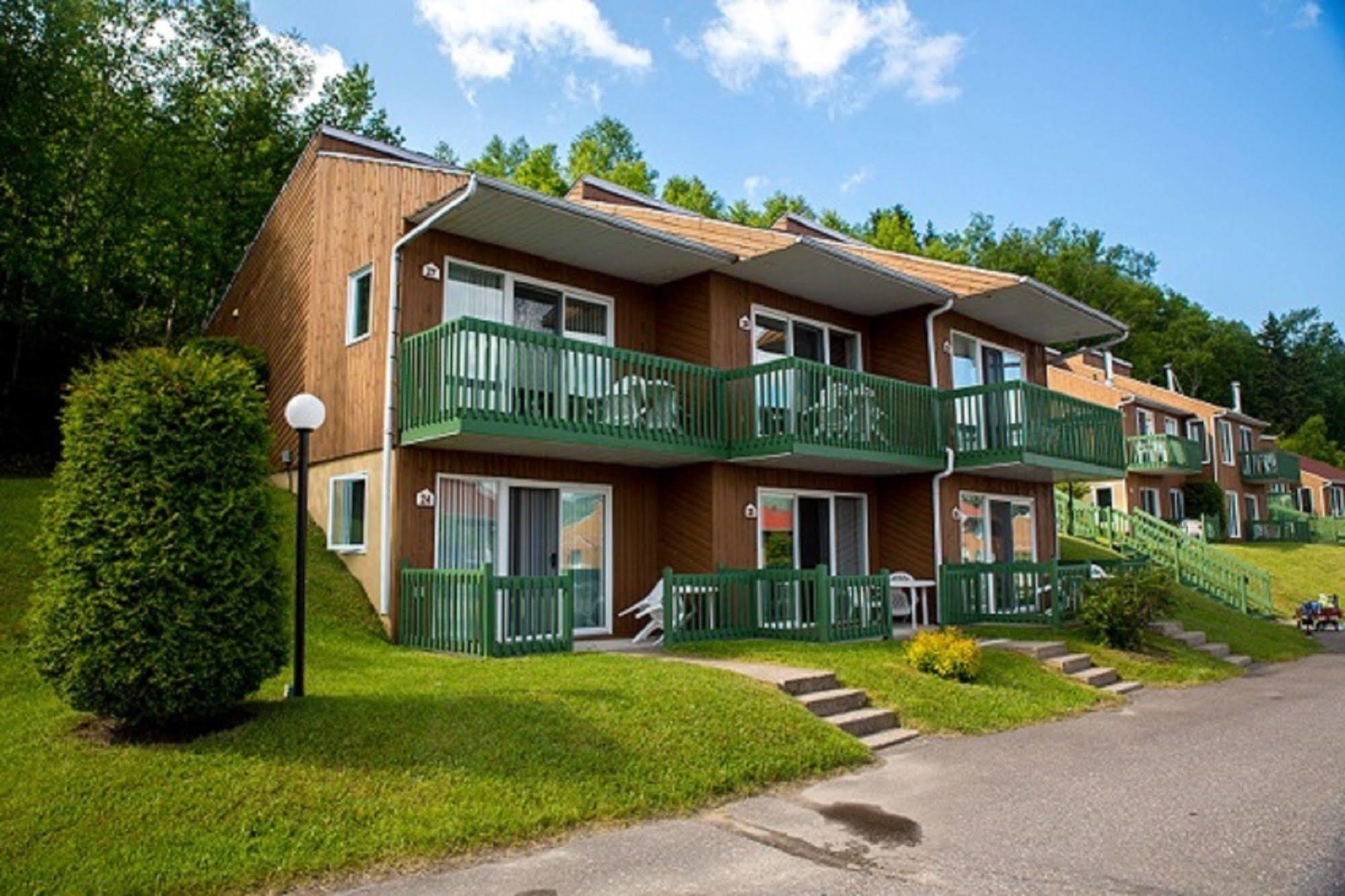 Chalets Condos Sur Le Fjord L'Anse-Saint-Jean Ngoại thất bức ảnh