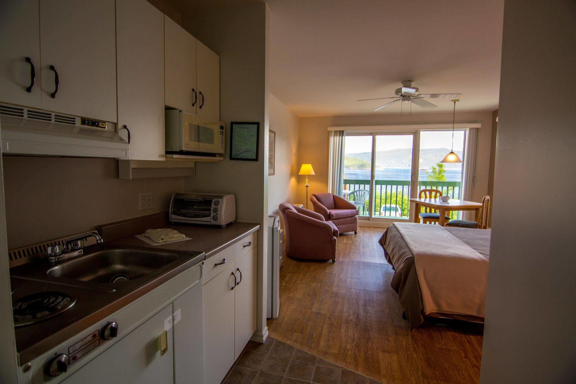 Chalets Condos Sur Le Fjord L'Anse-Saint-Jean Ngoại thất bức ảnh