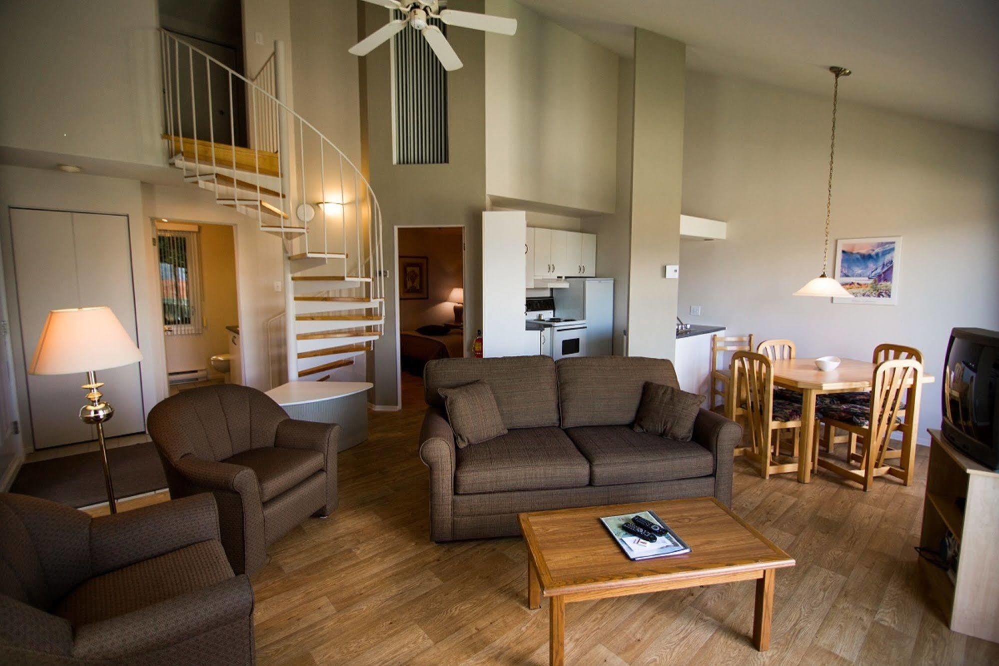 Chalets Condos Sur Le Fjord L'Anse-Saint-Jean Ngoại thất bức ảnh